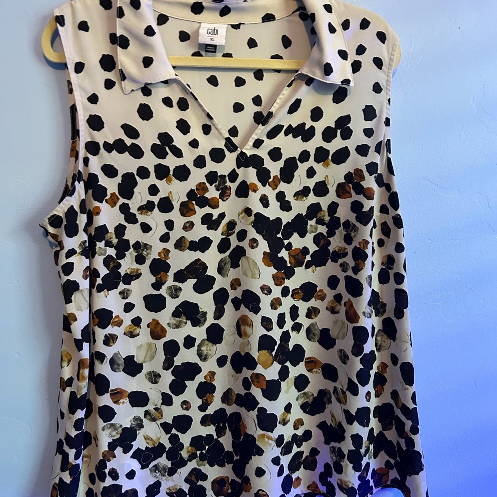 CAbi Women's Sleeveless Leopard Blouse - Black and Brown